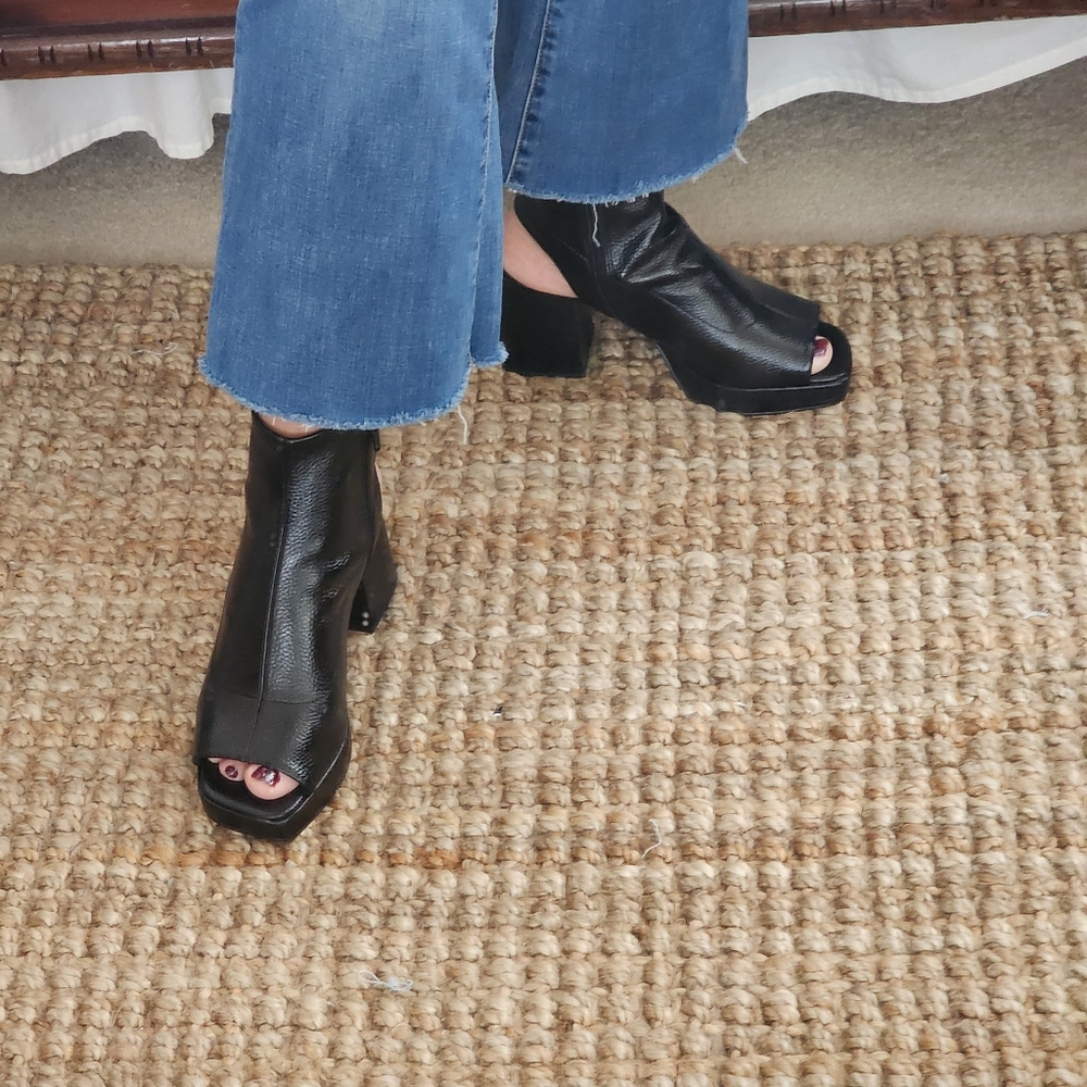 Katy Perry Surprise Shootie Peep Toe Bootie Size 9